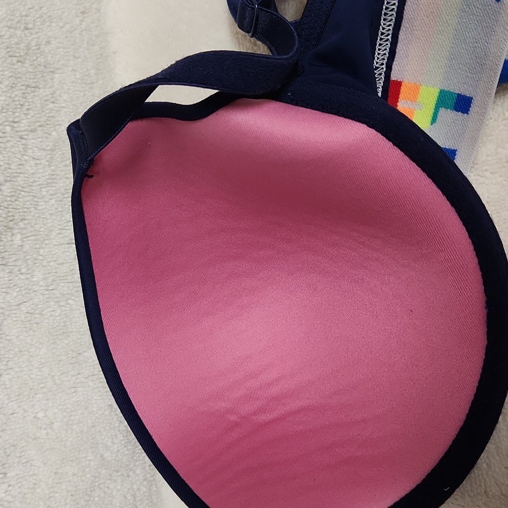 Pink Victoria's Secret 32D Where Everywhere T-shirt - Picture 11 of 12